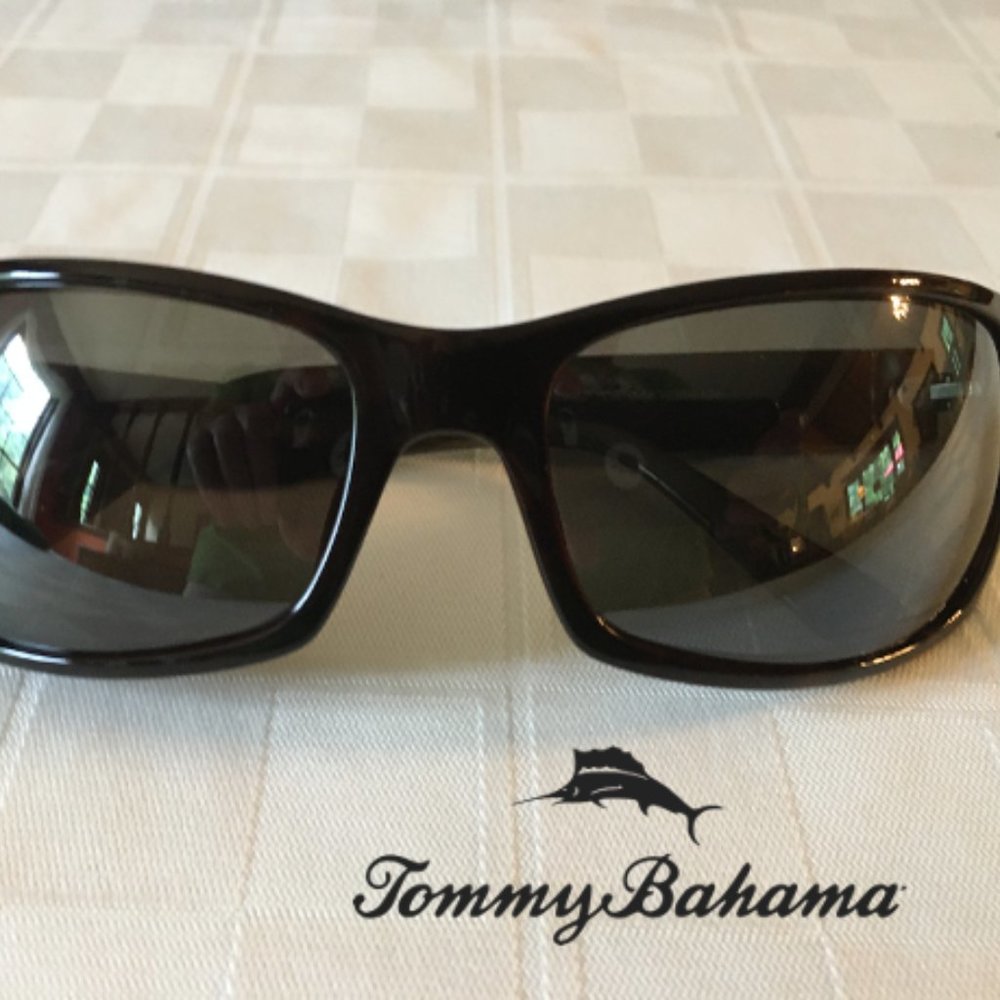 Tommy Bahama Vintage Womens Sunglasses